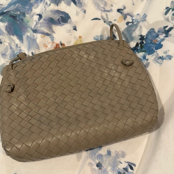 Bottega Veneta Crossbody - Picture 2 of 15